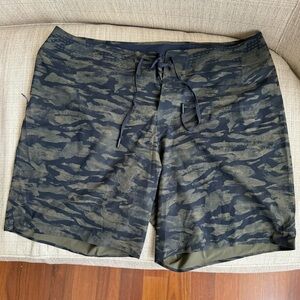 NWOT Lululemon Classic-Fit Linerless 8” Boardshort - Camo